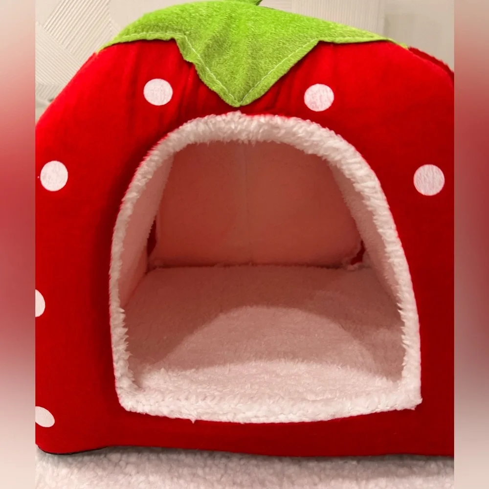 New Strawberry Pet Bed - Small